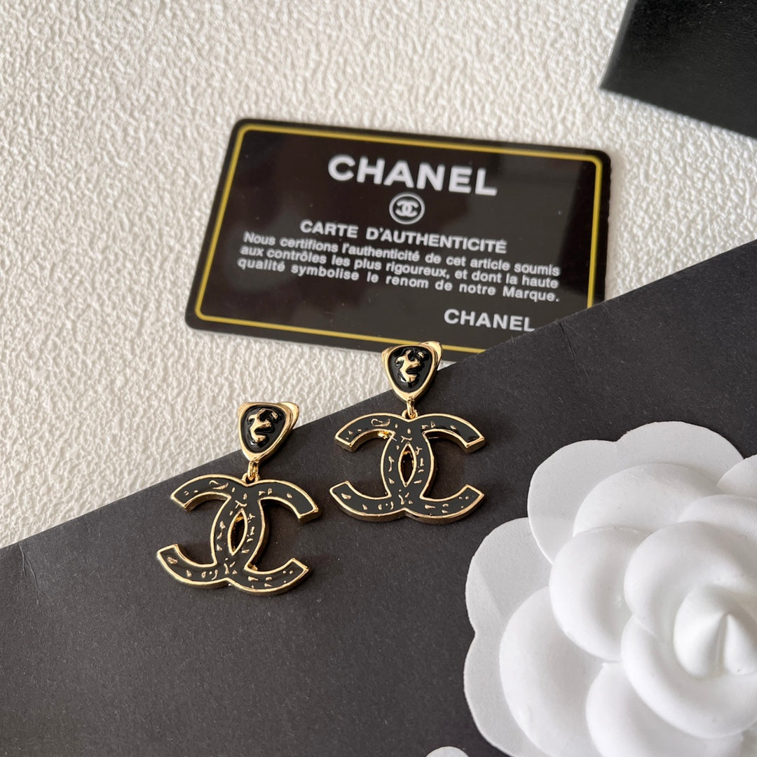 Fashionable And Luxurious Crystal Earrings For Women