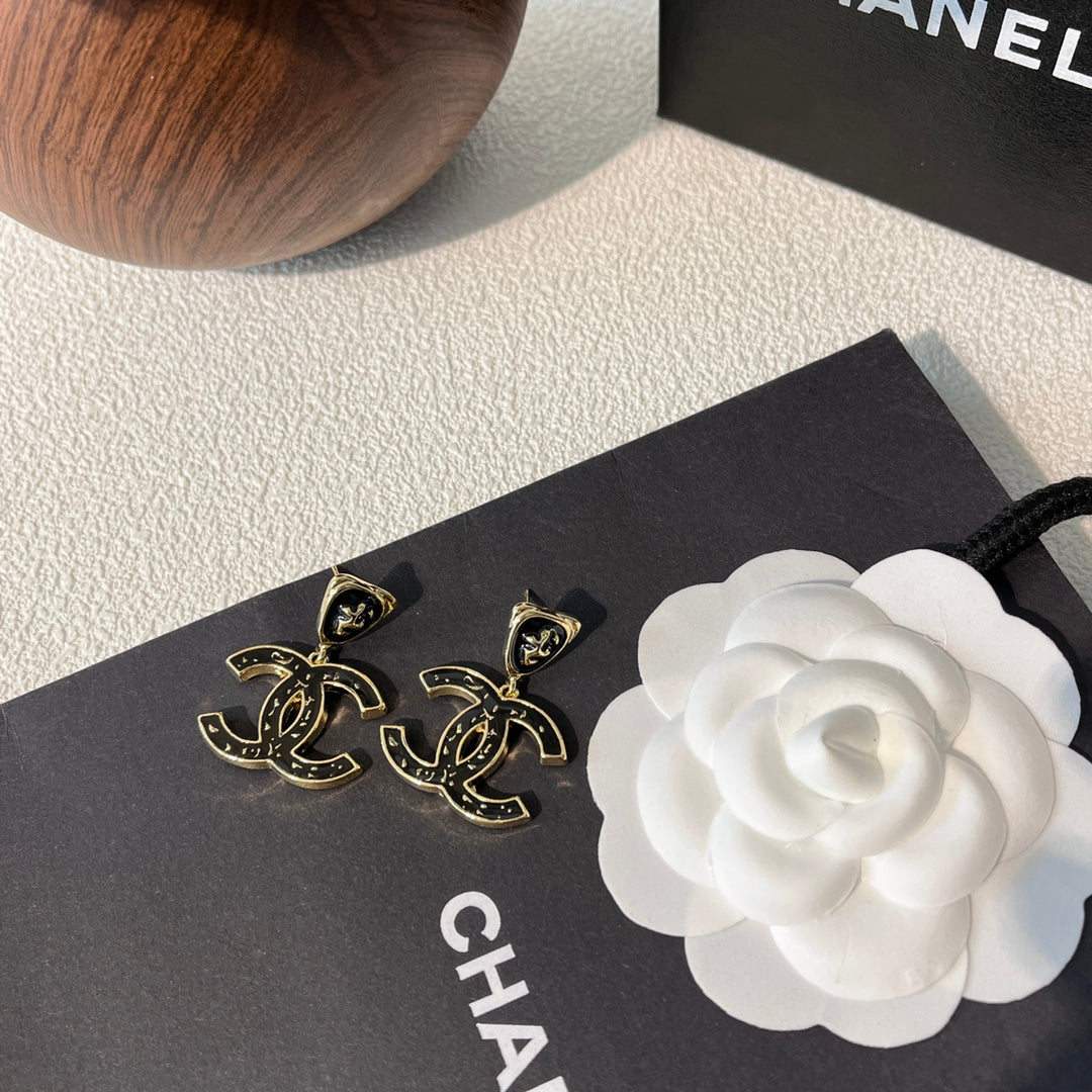 Fashionable And Luxurious Crystal Earrings For Women