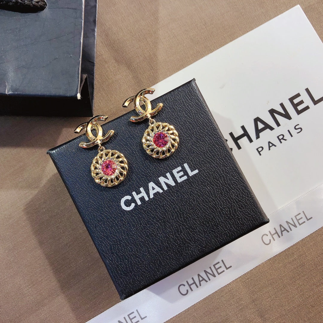 Fashionable And Luxurious Crystal Earrings For Women
